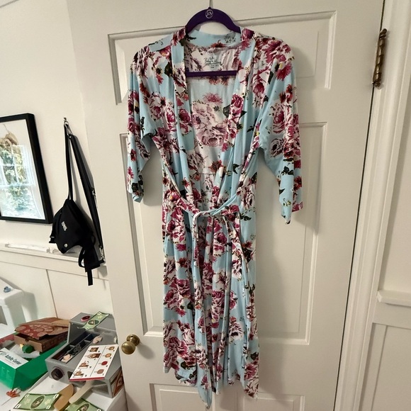 Baby Be Mine Floral Robe with matching newborn outfit - Picture 5 of 6